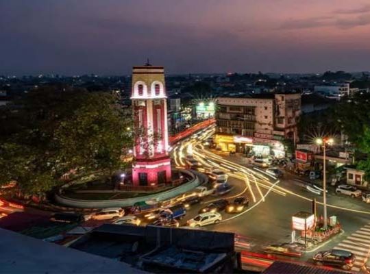 La lluvia transforma el paisaje de Dehradun: el &iacute;ndice de calidad del aire (ICA) alcanza 6, el aire m&aacute;s limpio en cinco a&ntilde;os y las colinas vuelven a ser visibles.