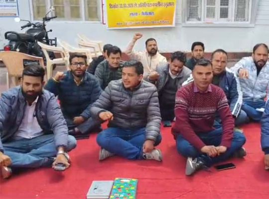 The Uttarakhand Diploma Engineers Federation's indefinite strike intensifies! Work in Nainital stalled for a second day, clashing over water institute-corporation integration and promotions.
