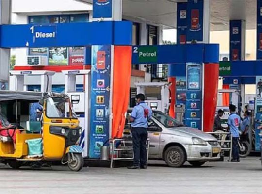 Amid Middle East tensions, inflation hits: Petrol prices rise by ₹5, diesel rates also rise! LPG shortages also abound.