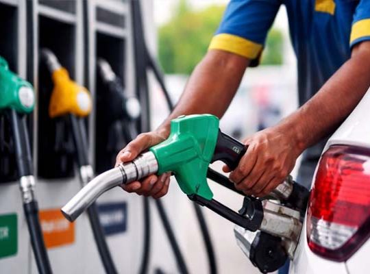 Heat of the Iran War: Petrol Up by ₹5, Diesel by ₹3; Private Oil Company 'Nayara Energy' Hikes Prices