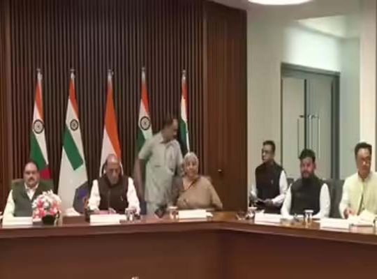 Defense Minister Rajnath Singh holds meeting with Informal Group of Ministers on West Asia crisis; in-depth discussion on the situation.