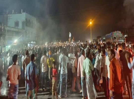 Funcionarios judiciales implicados en el caso SIR fueron tomados como rehenes en Malda; protestan contra la eliminaci&oacute;n de nombres del censo electoral.