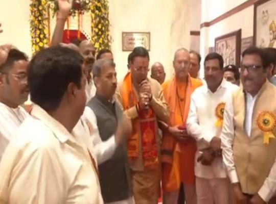 El Ministro Principal visita Ramnagar en Hanuman Jayanti, ofrece oraciones en los templos y afirma que "Devbhoomi es una confluencia de fe y desarrollo"; 1,6 lakh de devotos hacen historia durante la peregrinaci&oacute;n invernal.