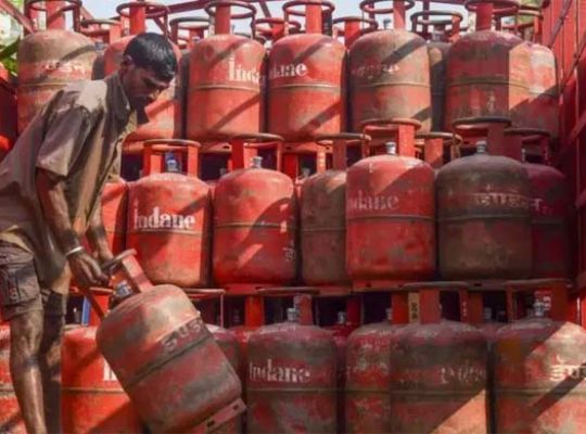 Big Breaking: No need to panic about LPG supplies! The Centre says the situation is completely normal, and those spreading rumours will be prosecuted.