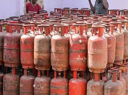 Central Government States: No LPG Crisis in the Country; Record 5.1 Million Cylinders Delivered on Saturday&mdash;Petroleum Ministry Releases Figures.
