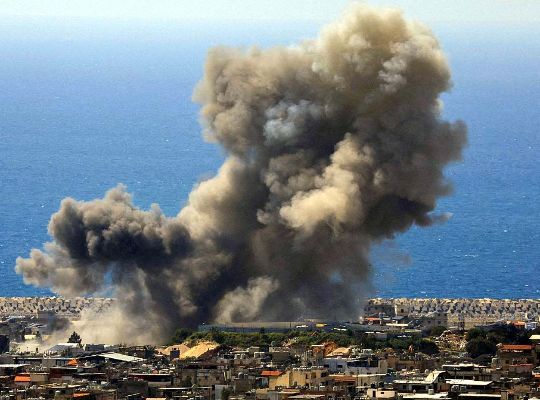 Israel launches major ceasefire action! Airstrikes hit over 100 locations in Lebanon, targeting Hezbollah with 160 bombs.