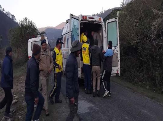 Horrific Road Accident in Tehri: Utility Vehicle Plunges into 150-Meter-Deep Gorge; Driver Dies on the Spot