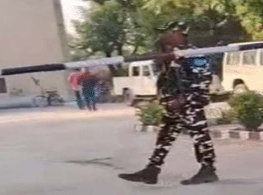 High-Voltage Drama at India-Nepal Border: Nepali Citizens Attempt to Transport Body Without Death Certificate; SSB Intercepts Them at Suspension Bridge