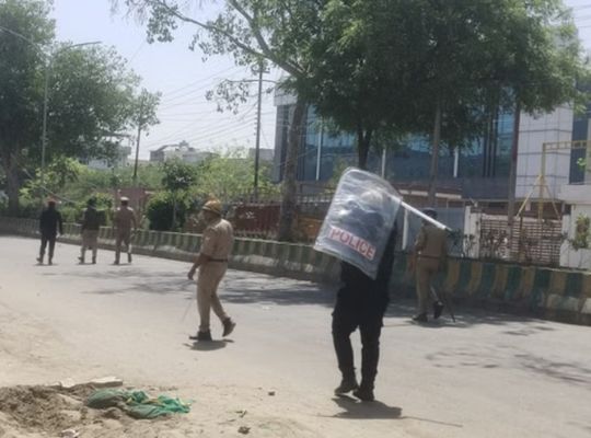 Big news: Workers' anger flared for the second consecutive day in Noida! Police resorted to lathicharge after stone-pelting, with social media suspected of incitement.