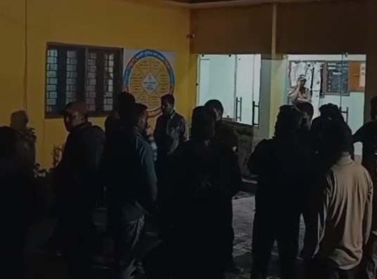 Suspected Cattle Smuggling in Bhimtal: Three Youths Detained While Transporting Cows in a Mini-Truck; Police Launch Major Crackdown Following Intervention by Villagers