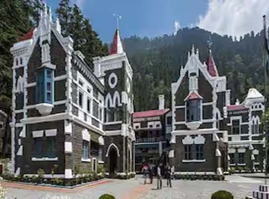 High Court Takes Strict Stance on Dilapidated State of Community Health Center: Despite an ₹8 Crore Investment, Labs and Treatment Remain Absent; Government Ordered to Submit Progress Report Within Six Weeks.