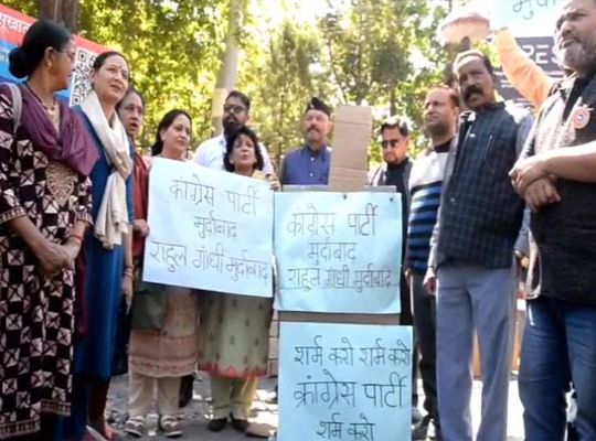 Clash over Women's Reservation: BJP Mahila Morcha Stages Massive Protest in Nainital, Burns Effigy of Congress