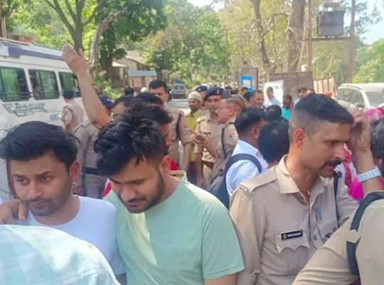 Tragic accident in Haldwani: A 5-year-old girl was dragged for 20 meters by a roadways bus near Ranibagh. She died on the spot and was pelted with stones by angry people.