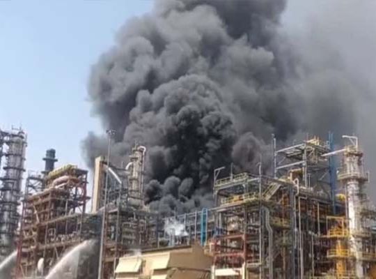 Massive Fire at Pachpadra Refinery: Crude Unit Engulfed in Flames; PM Modi's Inauguration Event Scheduled for Tomorrow Postponed