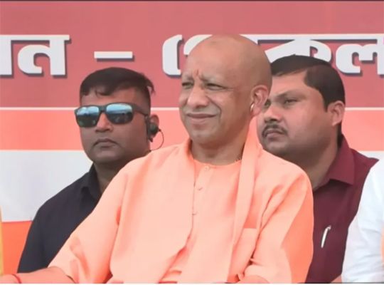Big news: CM Yogi Adityanath made a mistake during his speech in Bengal! He attributed Subhash Chandra Bose's slogan to Vivekananda, sparking a political firestorm as the video went viral.