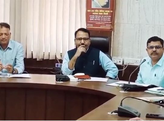 Nainital: Preparations for the tourist season begin! The District Magistrate held a meeting, focusing on problems like traffic jams, water, and electricity.