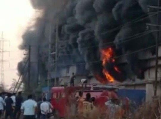 Massive Fire at Chemical Factory: Area Rocked by Cylinder Explosion; Workers Flee for Their Lives