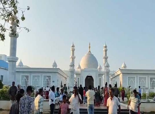 The 'Shravan Kumar' of the Kaliyuga: Son Builds the 'Taj Mahal of the South' in Memory of His Mother; Crowds Flock to Thiruvarur, Tamil Nadu.