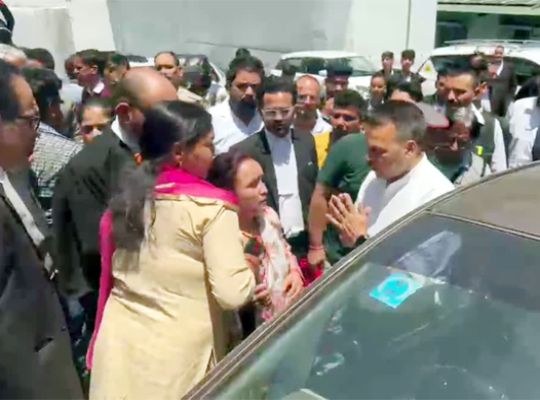Nainital lawyer suicide case: Puran Singh Bhakuni's body found inside a car in the Collectorate parking lot! The alleged suicide note urges officials to take care of his wife.