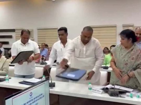 High-Voltage Drama at Haridwar District Planning Meeting: MLAs Hurl Files at Minister-in-Charge, Stage 'Walkout' and Sit-in Protest