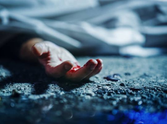A mysterious death in Ramnagar has caused a sensation: A young man who left home for work was found dead in an irrigation canal. Whether it was an accident or a conspiracy, every aspect is being investigated.