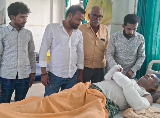 Ayodhya: Elderly man out for a walk attacked! Accusation of firing causes sensation