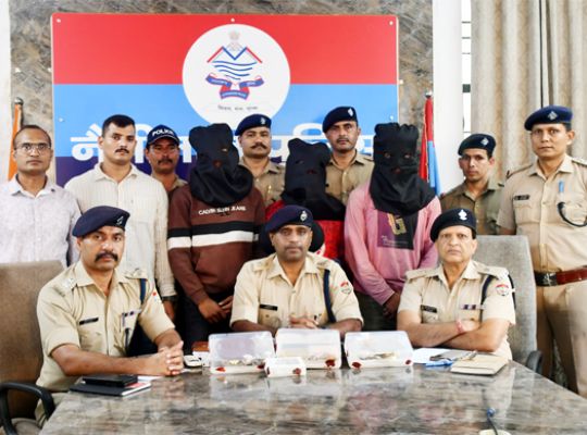 Major police success in Haldwani: Vicious snake charmers from Haridwar, who had come to visit Nainital, targeted closed houses, revealing two major thefts.