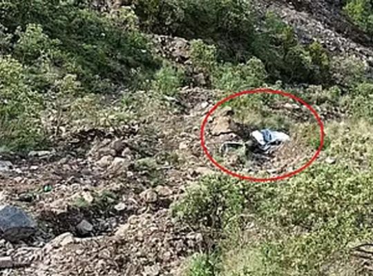  Horrific accident in Himachal: Taxi full of tourists falls into a ditch, killing six people.