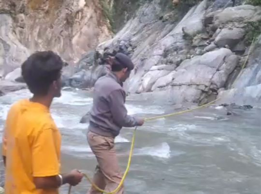Khaki becomes angel: Rudraprayag police rescues Nepali traveler who fell into a deep ditch