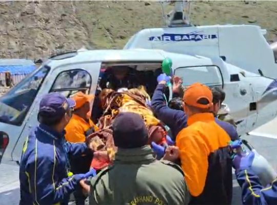 Uttarakhand: A devotee's health deteriorated during the Kedarnath Yatra; NDRF-SDRF immediately rescued him and took him to the helipad.