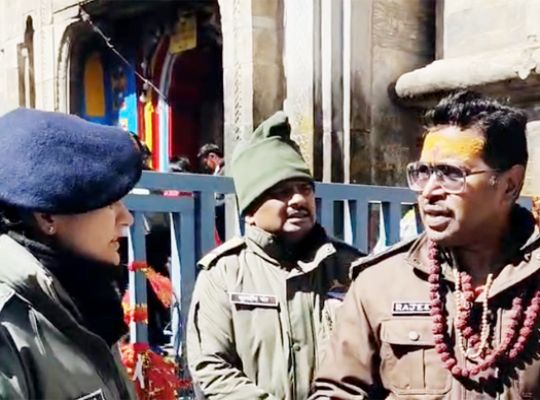 Garhwal Range IG Rajiv Swarup reached Kedarnath Dham, took stock of travel arrangements and crowd management.