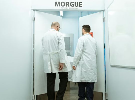 Shocking incident: Doctor declared him dead! Elderly man found alive in mortuary during funeral preparations; people were shocked to see him still breathing.