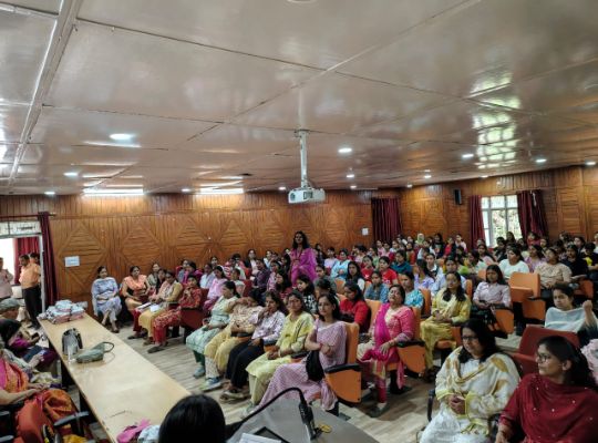 Nainital: ASHA Foundation Organizes Program on Menstrual and Cancer Awareness at DSB College; Reusable Pads Distributed to 100 Female Students.