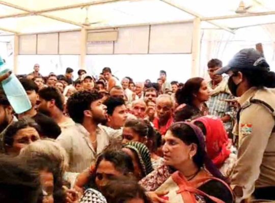 Chardham Yatra: The administration is helpless in the face of mounting pressure! Arrangements at the Rishikesh Transit Camp and ISBT registration centers are broken, leading to scuffles and fights among devotees.
