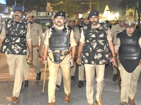  Uttar Pradesh maintains tight security for Bakrid: High alert from Sambhal to Varanasi and Ayodhya to Muzaffarnagar! Drone and CCTV surveillance under strict restrictions on street prayers and open-air sacrifices.