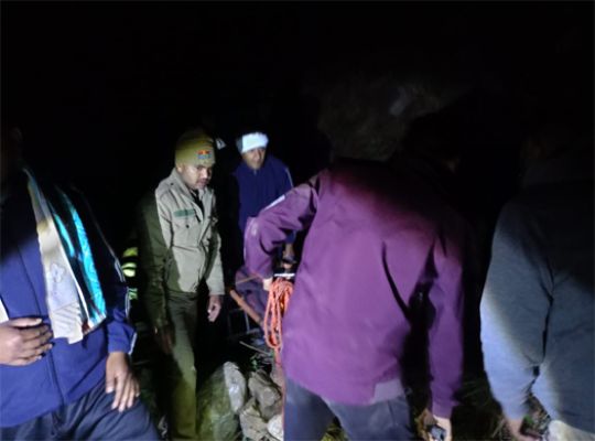 Almora: A dumper falls into a deep ravine in Salt! The driver dies, leaving the family in deep grief.