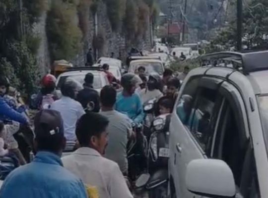 'Queen of the Hills' Entangled in Traffic Chaos: 31-Kilometer Journey in Mussoorie Turns into a 5-Hour Ordeal; Traffic Plan a Complete Failure