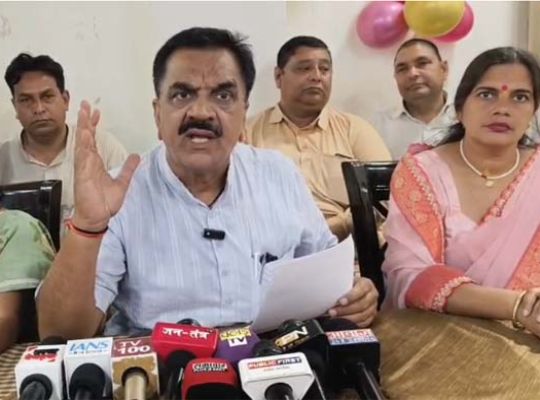 Congress is excited about Rahul Gandhi's visit to Uttarakhand! Two thousand workers from Udham Singh Nagar will be attending, and Congress officials are busy preparing.