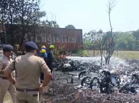 Massive fire breaks out at Rudrapur Police Lines: Junk from seized and abandoned bikes erupts in flames! Over 40 vehicles are burned to ashes, causing panic.