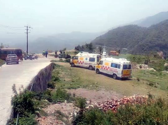 Tragic accident in Mussoorie: Car plunges into 500-meter-deep gorge! Four dead; gloom descends on the area.