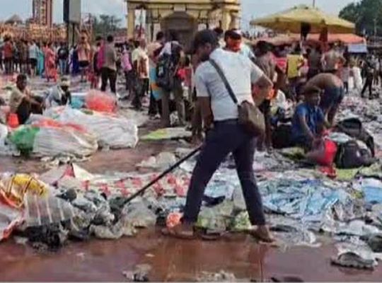 Haridwar: A 'Mahakumbh' of faith and a mountain of trash&mdash;7.6 million devotees left behind 200 tonnes of waste; Ganga ghats cleaned up on a 'war footing' overnight.