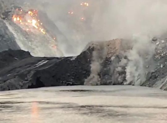 A 'water volcano' erupts at Sirka Opencast Mines! A sudden deluge bursts forth from the depths, submerging the mine.