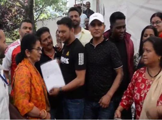 Turmoil in Nainital Municipality: 13 councilors suspend sit-in following Chairperson's assurance; 15-day ultimatum issued.