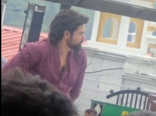 Mussoorie, the 'Queen of Hills', has become a new hub for the film industry! Fans traveled from far and wide to watch Emraan Hashmi's shoot; the impact of Uttarakhand's film policy is evident.