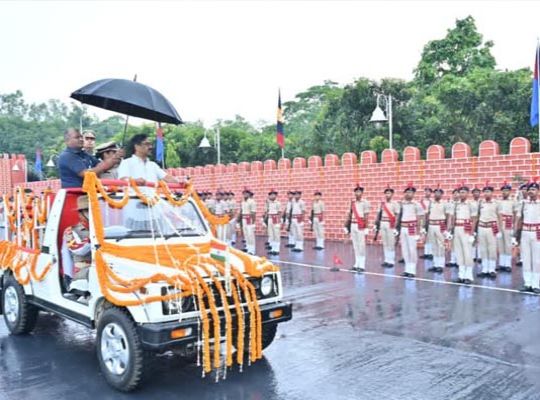 Jai Hind' echoes amidst torrential rain: 4 DSPs and 334 constables become the new strength of Jharkhand Police; CM Hemant Soren administers the oath of dedication to duty.