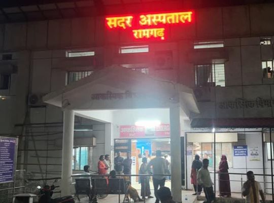 Panic ensued at Ramgarh Sadar Hospital following an AC blast and a subsequent fire in the operation theatre; quick thinking averted a major disaster.
