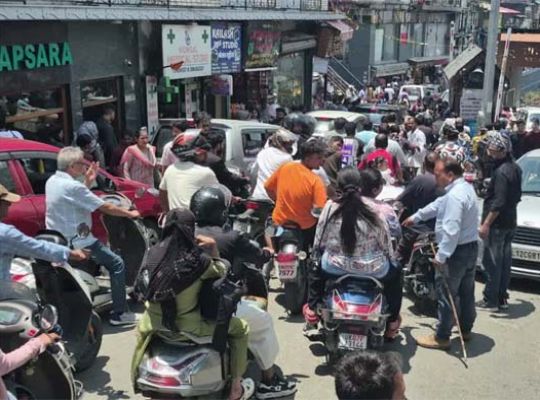 Uttarakhand: Long queues at barriers in Mussoorie to end soon! FASTag to be implemented for eco-tax and Mall Road entry; locals to get passes.