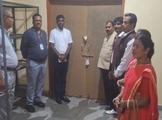 Major action by Ranchi DC: Surprise inspection of the Nagri EVM warehouse; strict instructions issued to officials regarding security and maintenance.