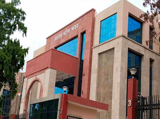 Bihar Police's CCTNS server down: Online FIR and citizen services halted due to hard disk crash; panic at police stations.