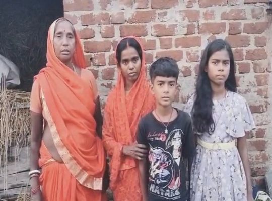 Jharkhand's Lalchand in tears of helplessness in Dubai: Fired by his company after losing his passport, the laborer from Bagodar&mdash;now struggling for even a morsel of food&mdash;pleads for repatriation.
